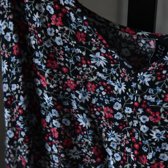 Floral Romper - Picture 2 of 5